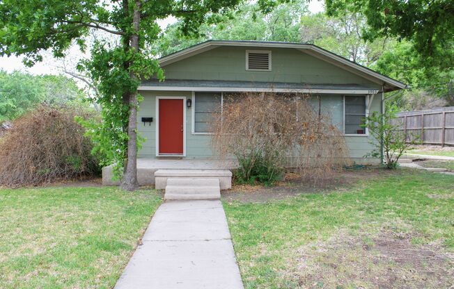 2 BEDROOM - MAHNCKE PARK