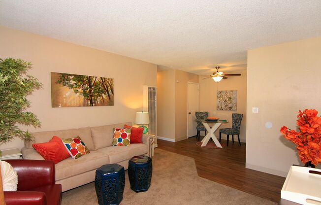 2 beds, 1 bath, 875 sqft, $1,575, Unit 32-37