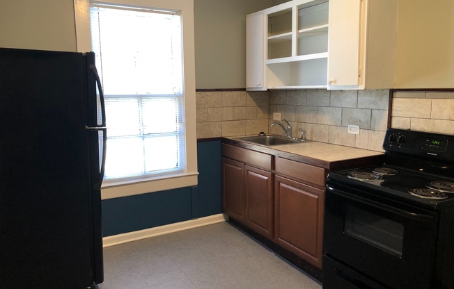 1 bed, 1 bath, $970, Unit A