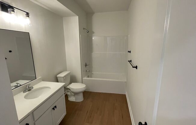 2 beds, 1 bath, 1,025 sqft, $1,600