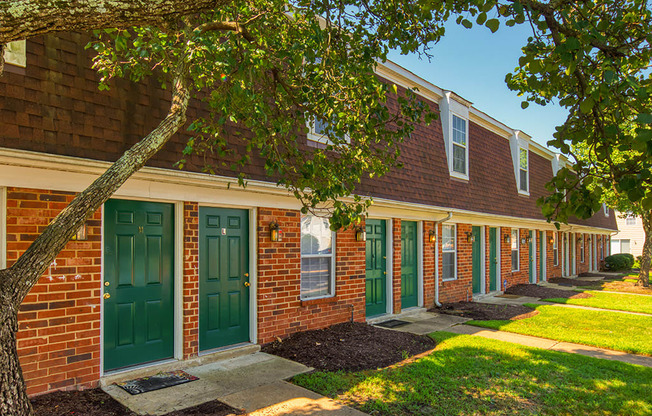 Exterior of Woodbriar apartments in Richmond VA