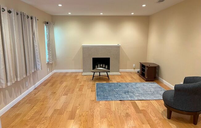 Beautiful 4bd/2ba in desireable neighborhood close to downtown!