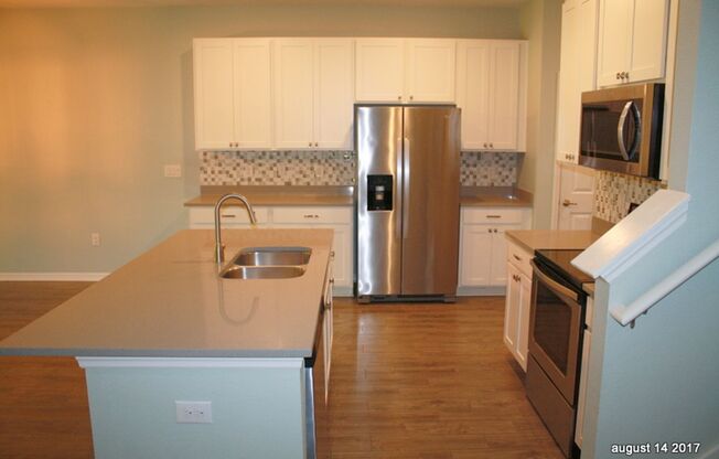 Large 3/3/2 Townhome Carrollwood