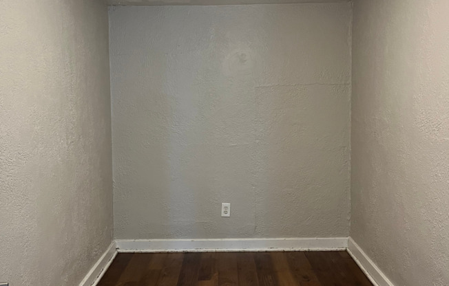 *** Amazing Location * Beautiful Apartments in Dormont * Available Now * Pet Friendly * Renovated ***