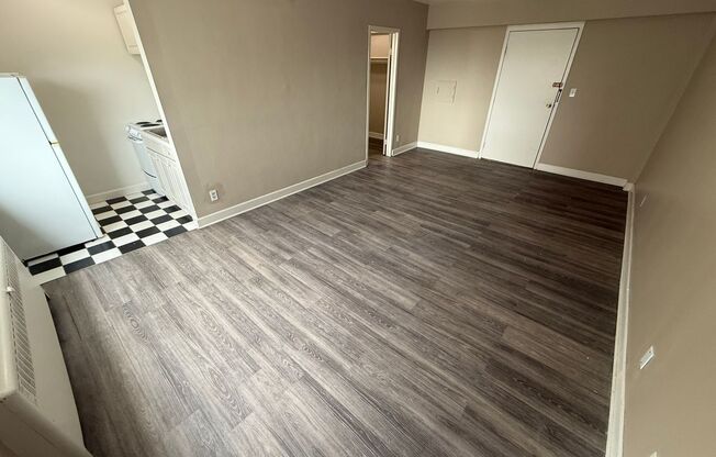 Studio, 1 bath, 400 sqft, $850, Unit #419