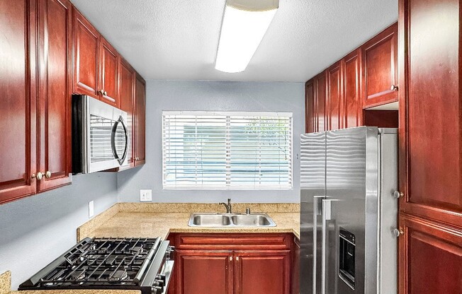 2 beds, 2 baths, 920 sqft, $2,695, Unit 204