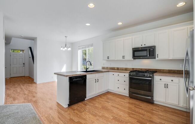 Beautiful 3 Bed, 2.5 Bath Rental Home in Beaverton!