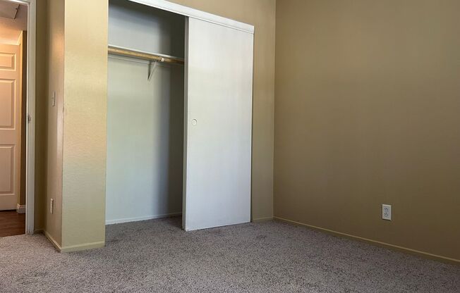 2 beds, 1 bath, 875 sqft, $2,400, Unit 56