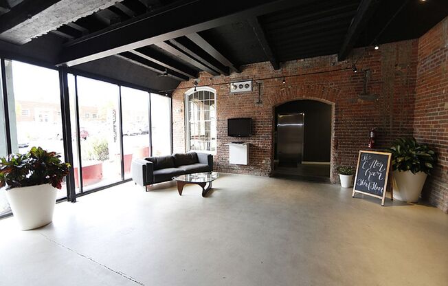 1 bed, 1 bath, 1,000 sqft, $1,695, Unit Unit 6-131