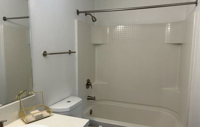 2 beds, 1 bath, 850 sqft, $2,755, Unit B165