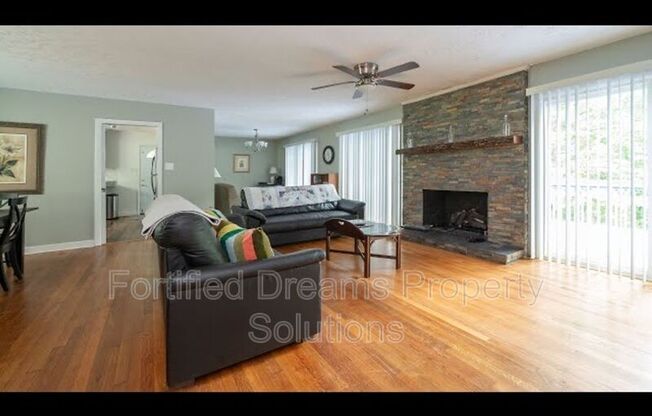 312 FOXCROFT DR