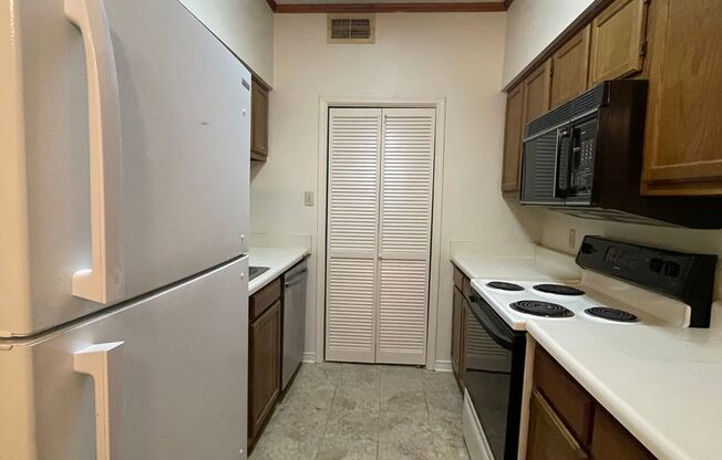 2 beds, 2 baths, $900, Unit Unit A