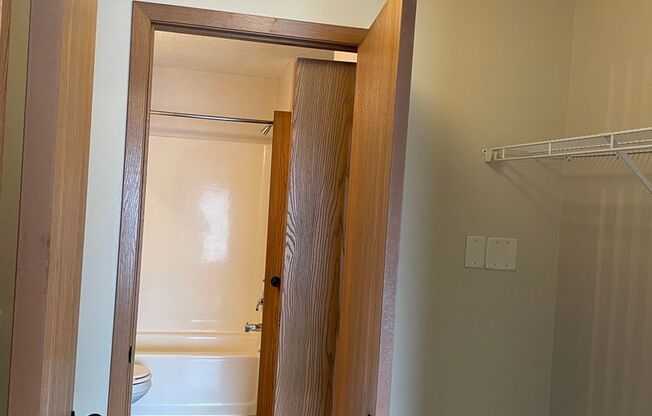 1 bed, 1 bath, 725 sqft, $908, Unit 205S