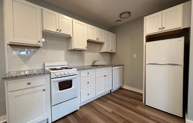 1 bed, 1 bath, 420 sqft, $1,549, Unit 5326 Fifth Ave. #30