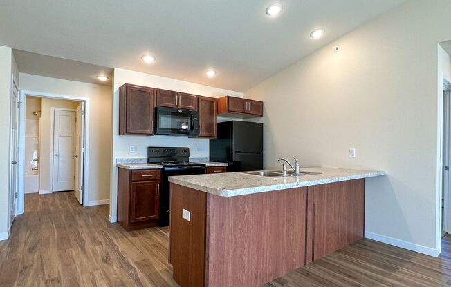 3 beds, 2 baths, 1,186 sqft, $1,595, Unit AT 715-50