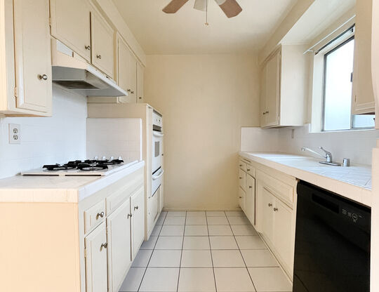 2 beds, 1.5 baths, 1,350 sqft, $3,000, Unit 5