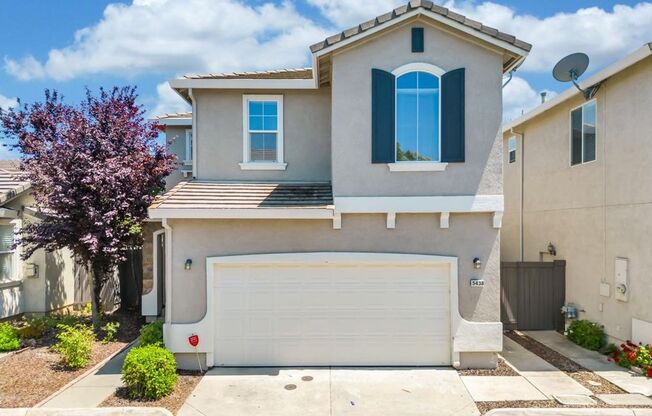 Beautiful 3 bed 2.5 bath in Natomas!