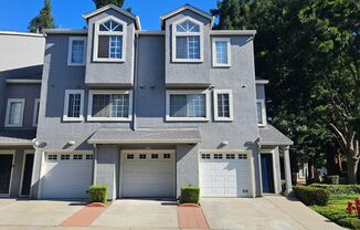 $2,590 / 2BR LOVELY REMODELED CONDO IN GATED COMMUNITY OF CENTRAL HAYWARD