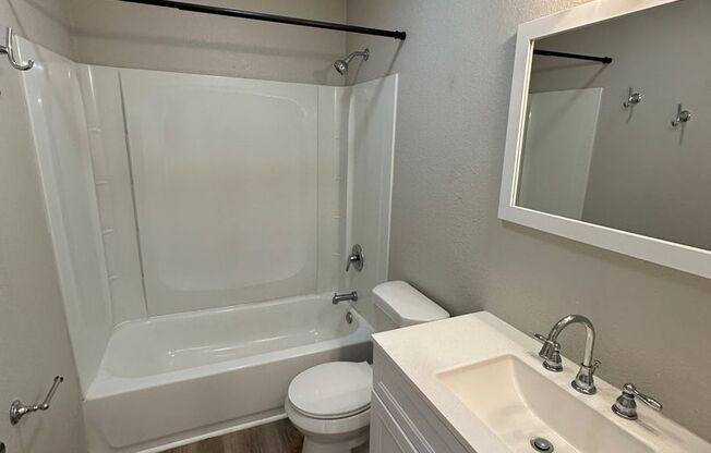 2 beds, 1 bath, $950