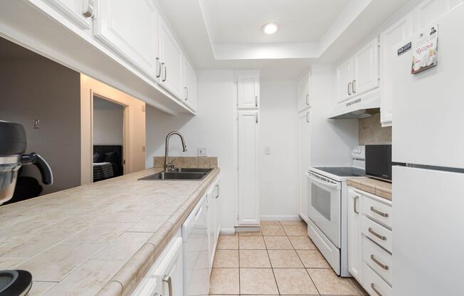 Great opportunity to rent this beautiful centrally located apartment in Chula Vista!