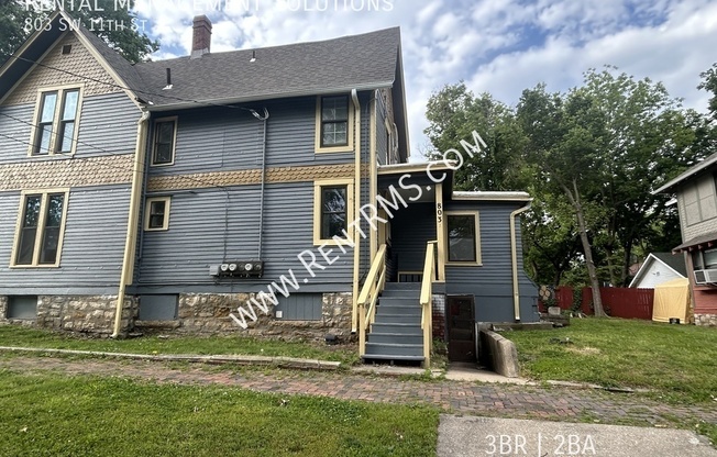 803 SW 11 ST