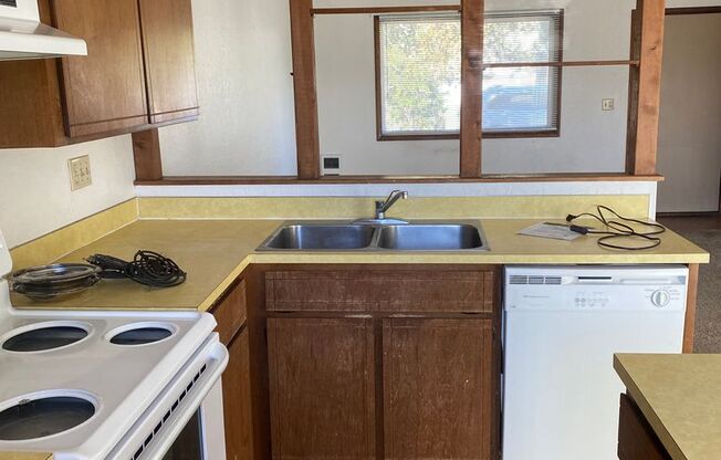 2030-2040 NW Friel Street