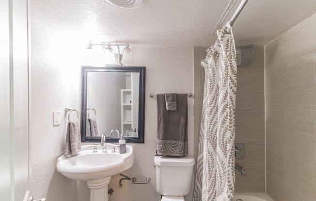 1 bed, 1 bath, 620 sqft, $999, Unit 201
