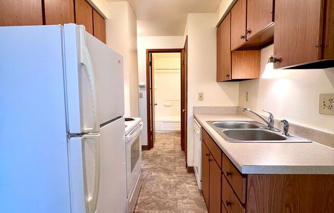 1 bed, 1 bath, 600 sqft, $925, Unit T