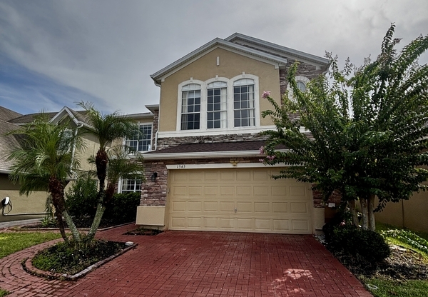 1545 CEDAR LK DR