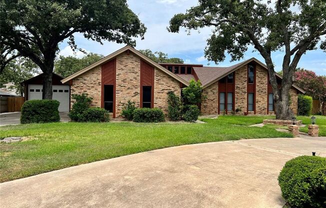 Prestigious Linwood Acres / .44 acres / Rockdale, TX / Swimming Pool