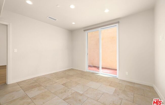 16123 SUNSET BLVD