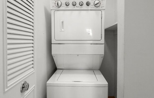 2 beds, 1 bath, 847 sqft, $1,895, Unit 106-09