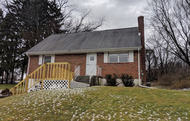 Beautifully Kept 4 Bedroom House next to Universal Park