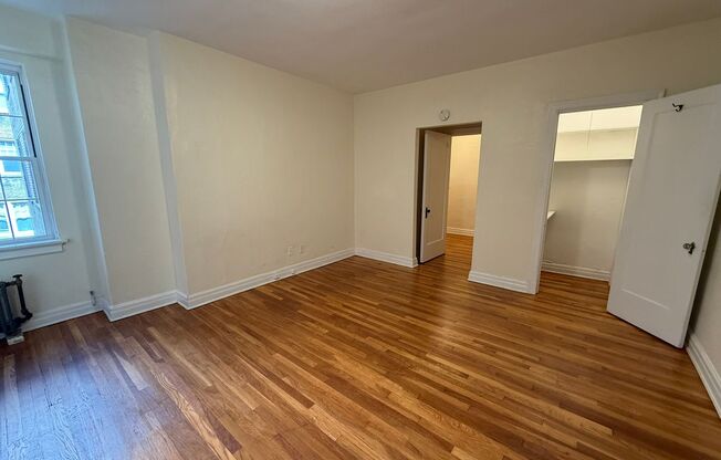 Studio, 1 bath, 294 sqft, $1,230, Unit New King Edward  5A4