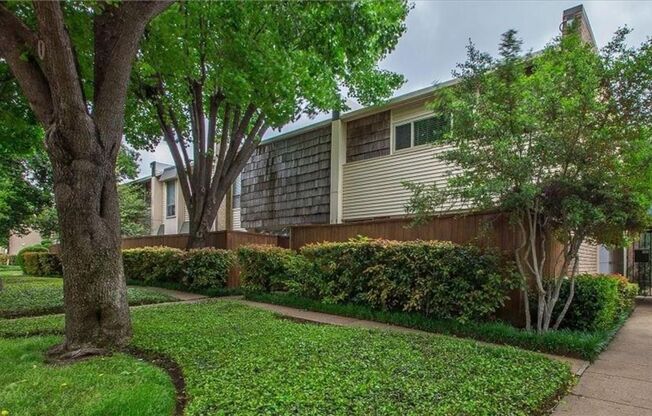 2702 Douglas Ave