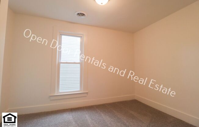 2 beds, 1 bath, 608 sqft, $875, Unit 1315 1/2 Wall St