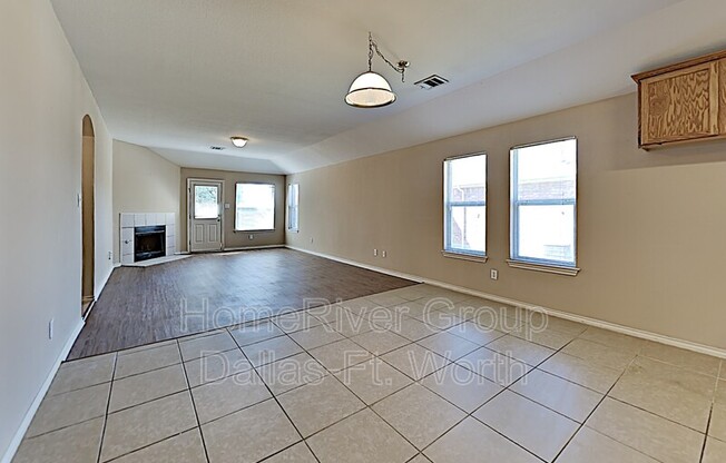702 RIVERHEAD DR