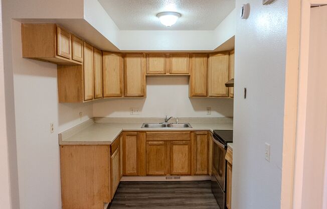 Lovely 2-Bedroom Townhouse in Central Toledo