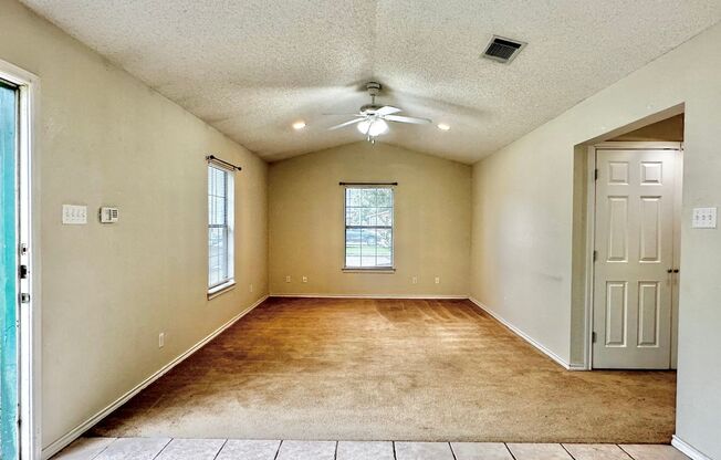Spacious 1-, 2- and 3-bedroom duplexes at The Legend near Baylor!
