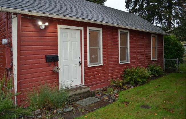 SMALL COTTAGE LIKE HOME IN DESIRABLE WEST SALEM