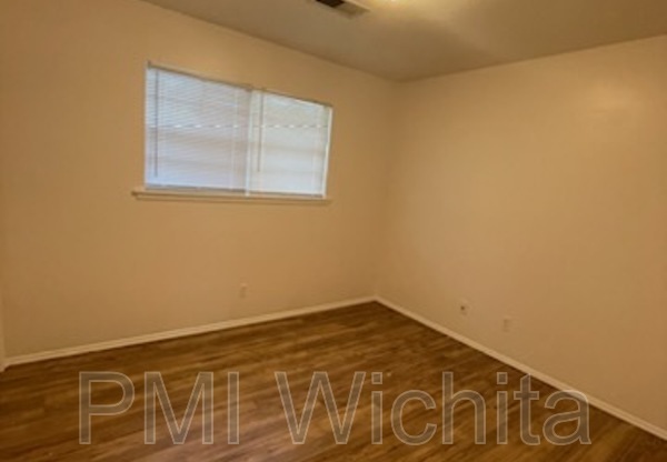 2 beds, 1 bath, 880 sqft, $750