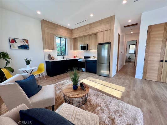 6827 YOLANDA AVE