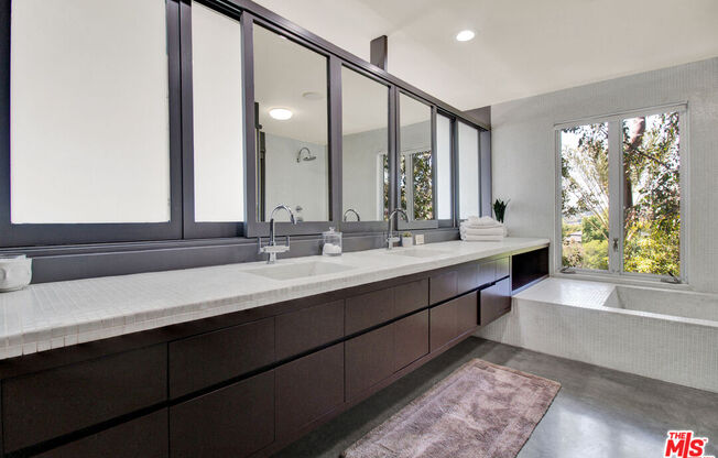 9892 BEVERLY GROVE DR