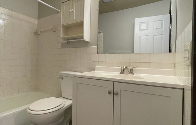 2 beds, 1 bath, 850 sqft, $1,025, Unit H 201