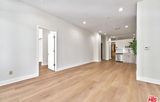 2 beds, 2 baths, 1,010 sqft, $3,050, Unit 404