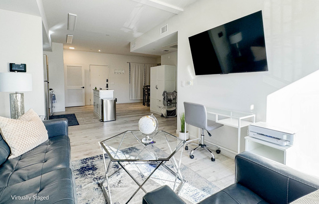1 bed, 1 bath, 720 sqft, $2,450