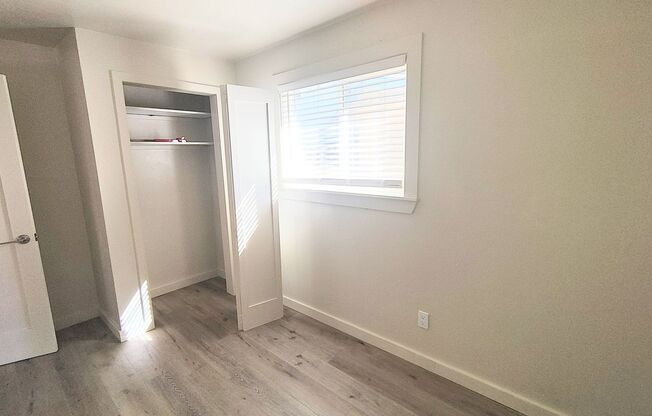 1 bed, 1 bath, $1,400, Unit 1050 Warner Ave