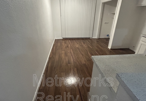 105 PINE MDW DR