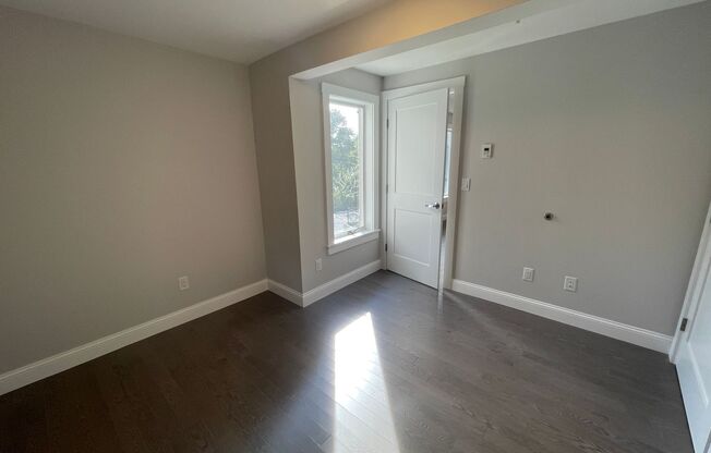 2 beds, 1 bath, 720 sqft, $2,750, Unit 328 Bank #17