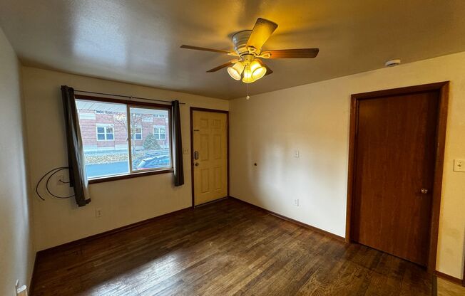 1 bed, 1 bath, 600 sqft, $700, Unit 2